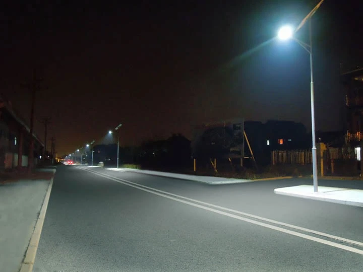 10M 100W Low Cost Solar Street Lights